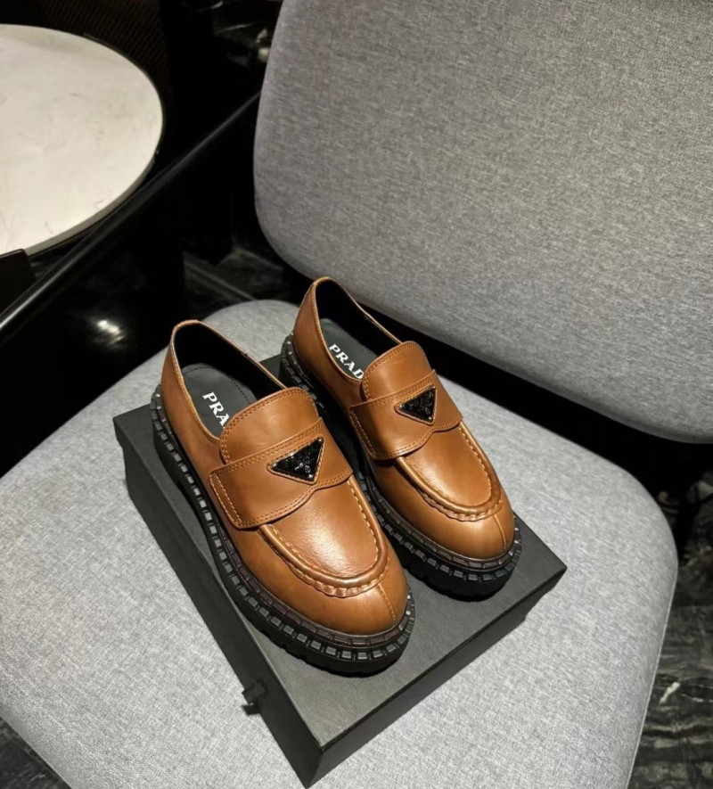Pra*a leather shoes